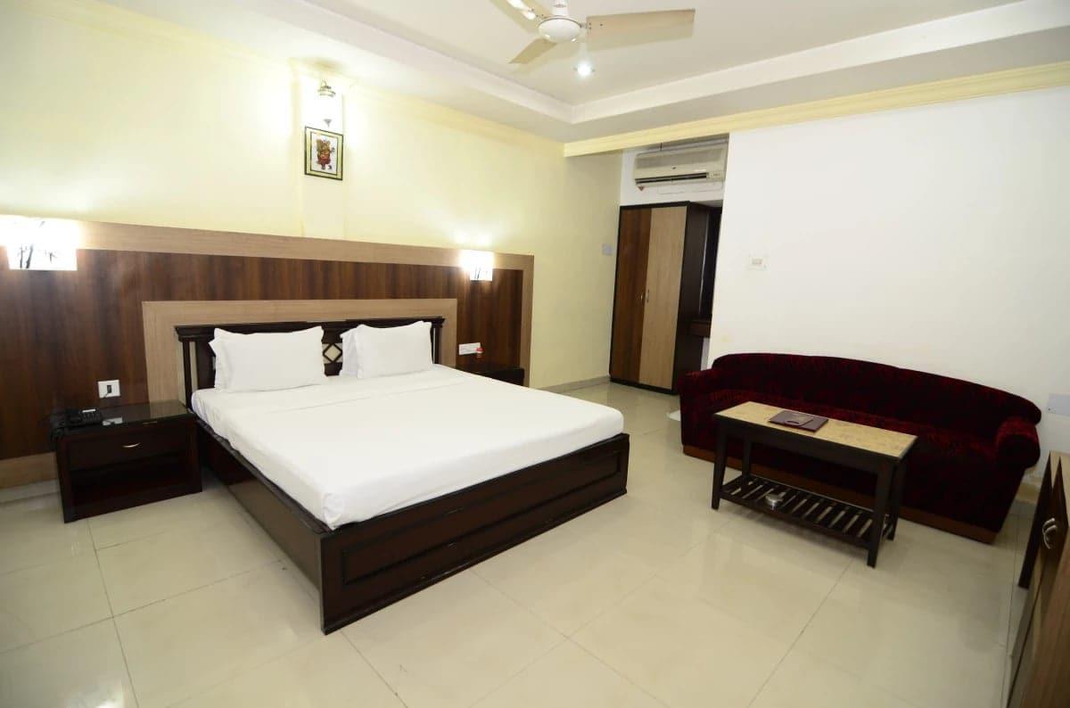 Hotel Little Palace Dibrugarh Exterior photo
